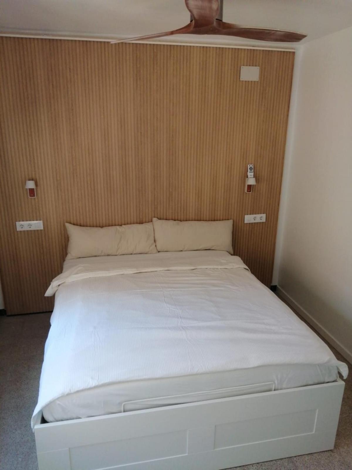 2 Bedroom Large Modern Apartment In Blanes Old Town 50M From The Beach! Exterior photo