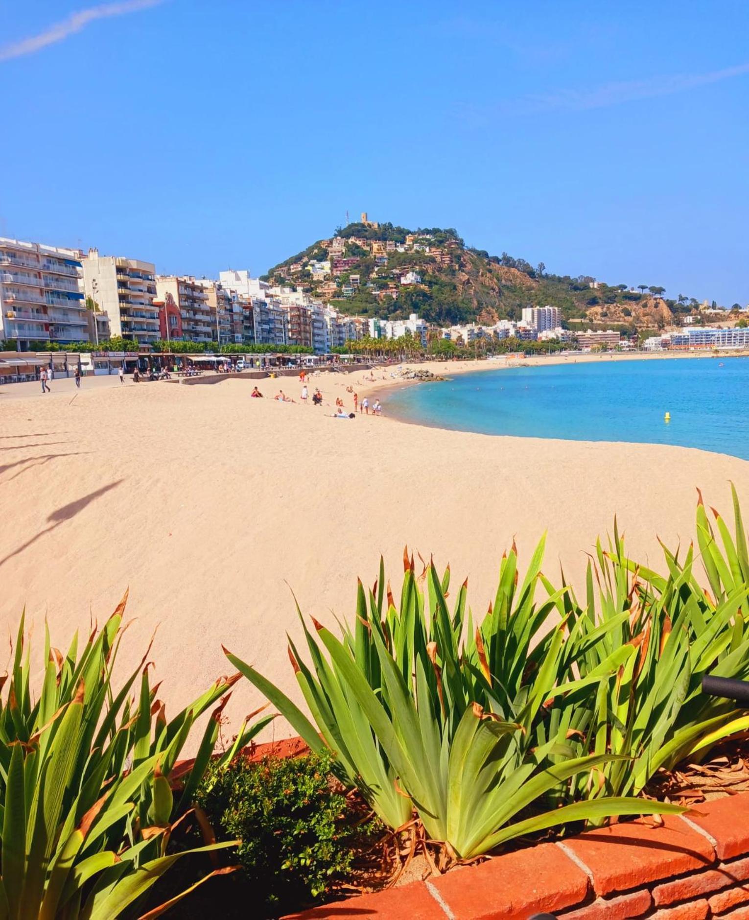 2 Bedroom Large Modern Apartment In Blanes Old Town 50M From The Beach! Exterior photo